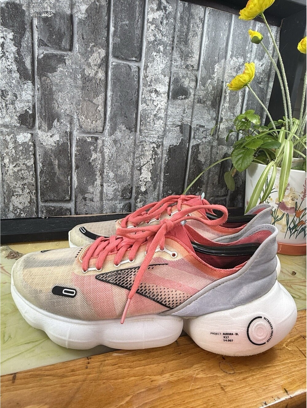 Brooks Aurora-BL Pink/White/Gray/Black Colorblock Low Top Lace-Up Sneaker 2021
